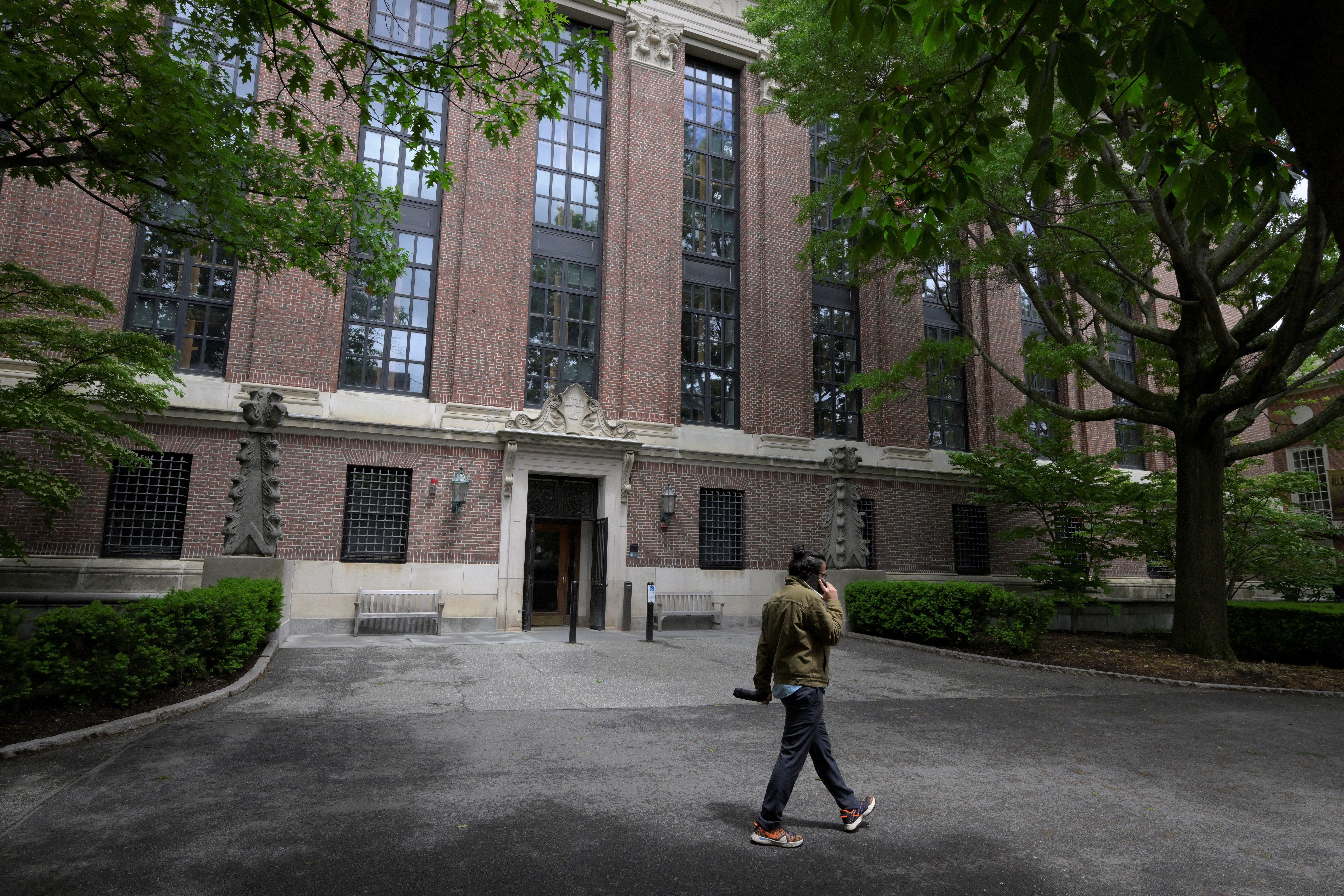 US to start revoking visas for Chinese students