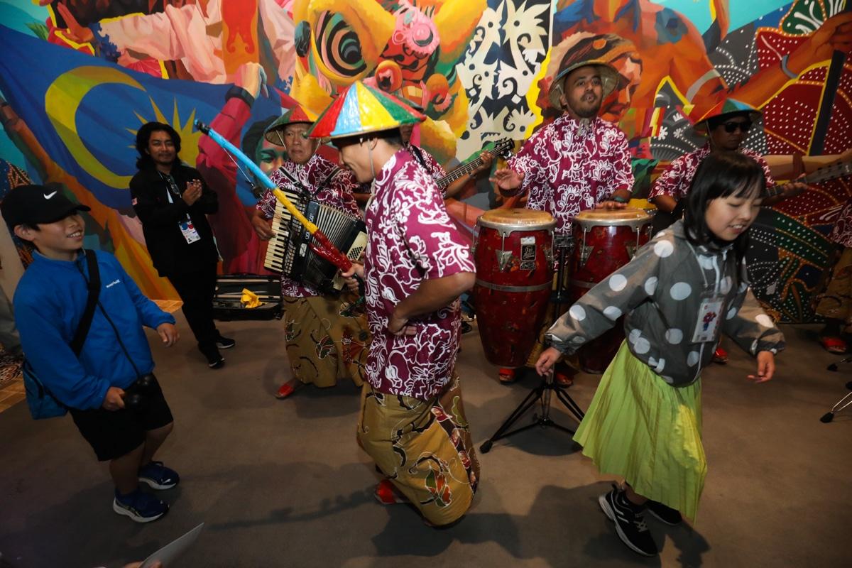 Persembahan budaya antara tarikan pameran Sidang Kemuncak Asean KLCC