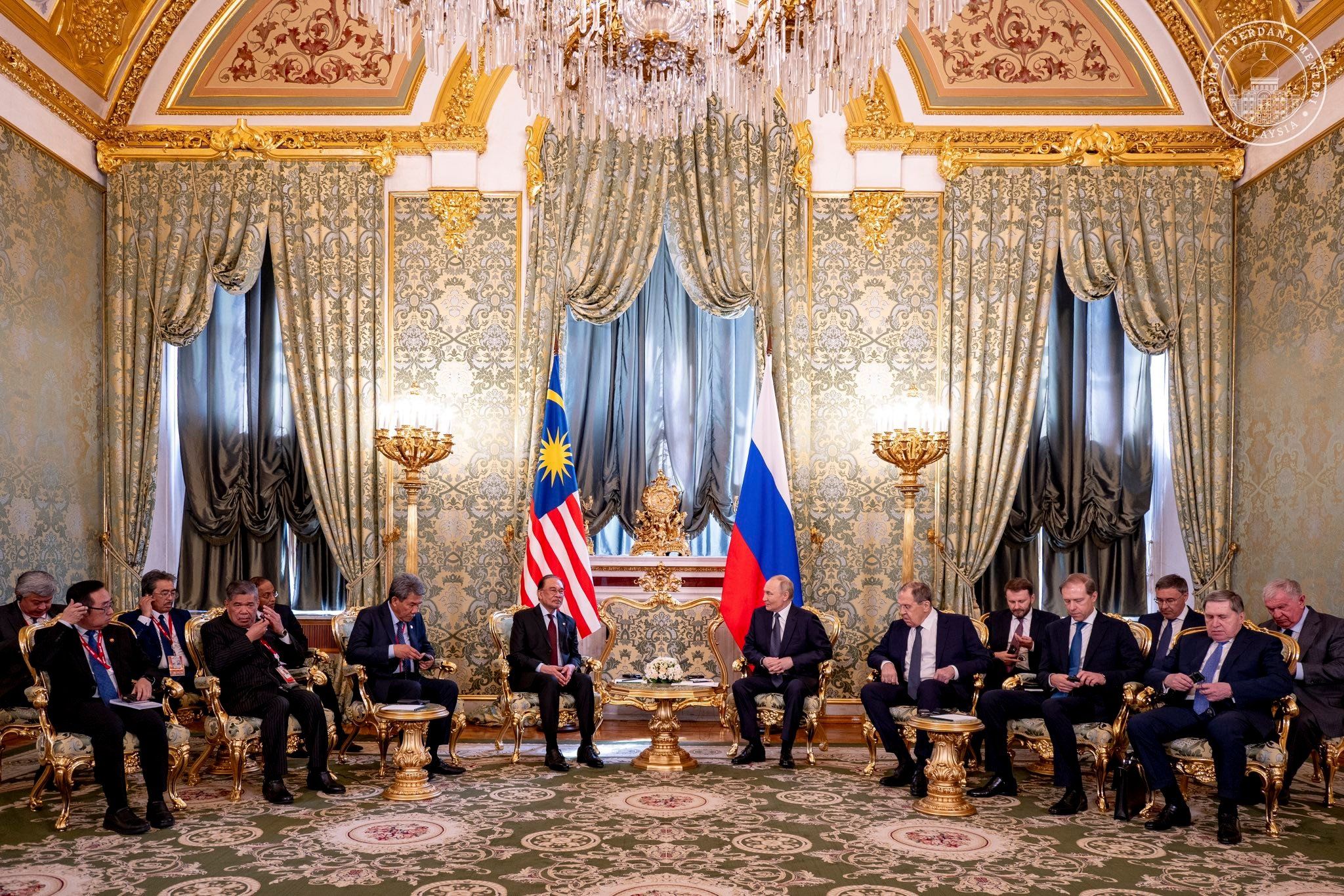 安华向普汀提MH17被击落事件  俄愿配合确保ICAO报告可信度