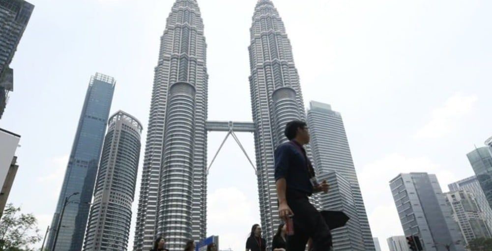 退休年龄应否提高至65岁呢？ 公仆可续为民服务.民众担心影响健康