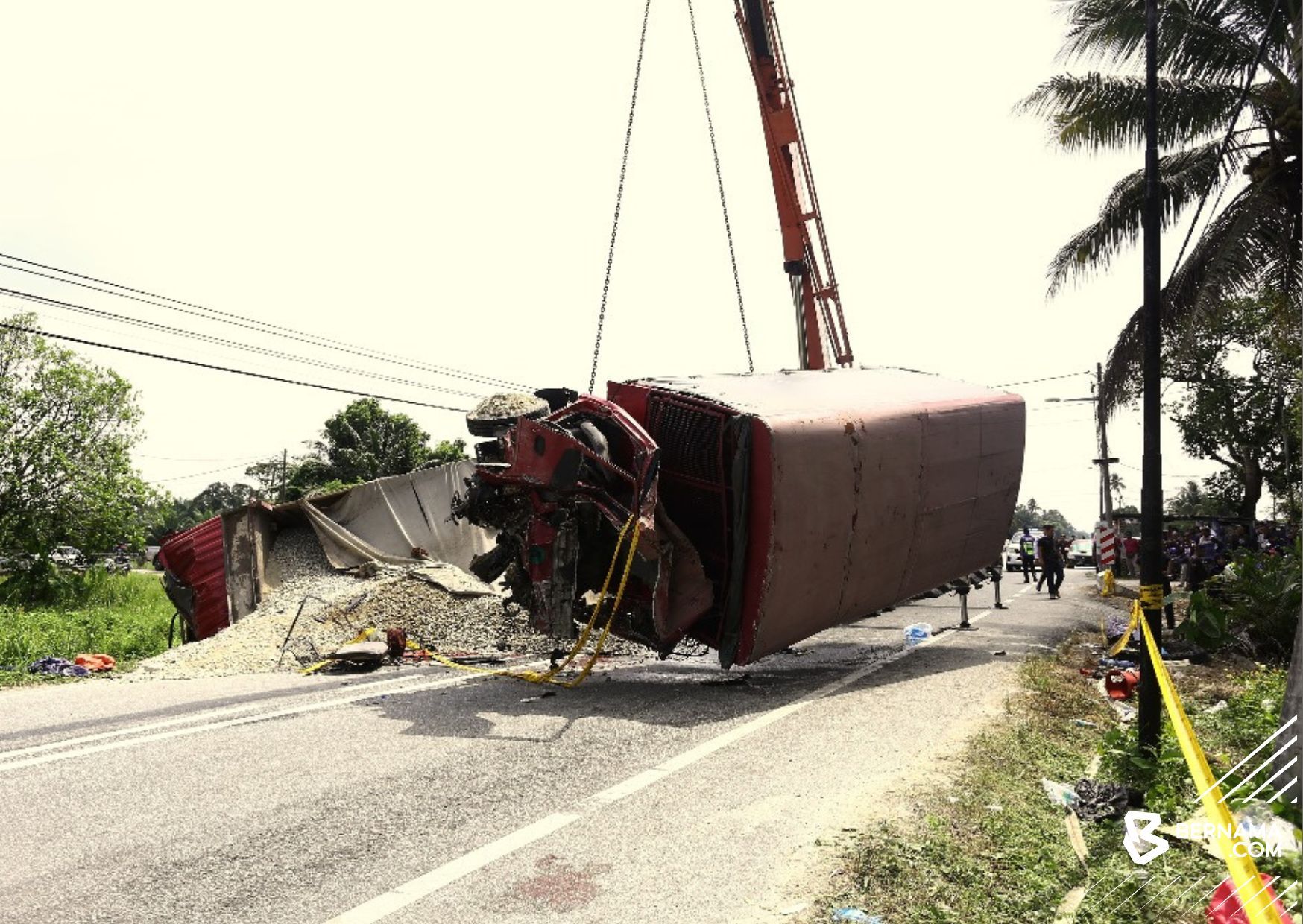 【FRU车祸初步报告出炉】涉事罗里违规超载逾70%  交通部：方向盘没故障