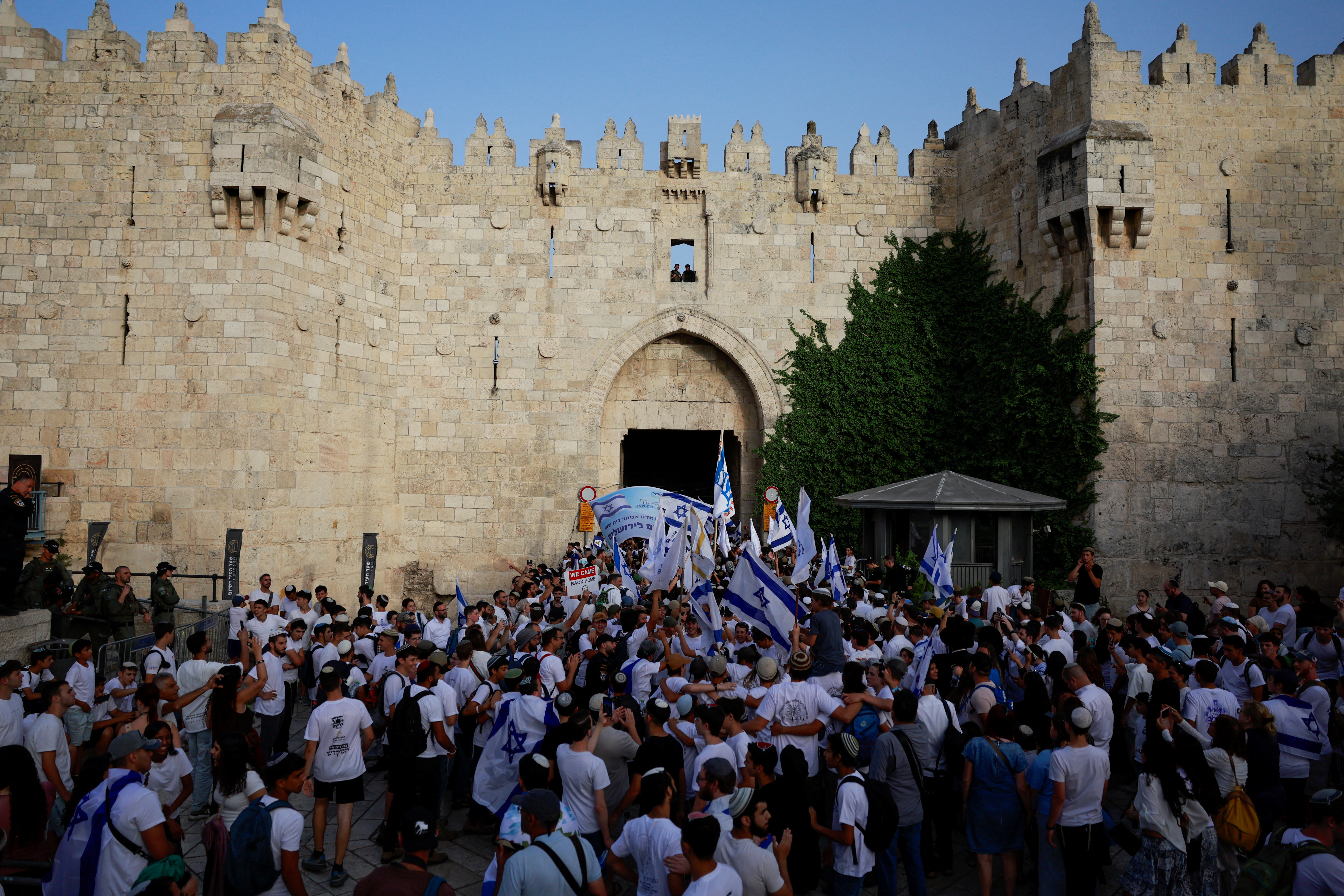 Far-right Israelis clash with Palestinians, others in chaotic Jerusalem march