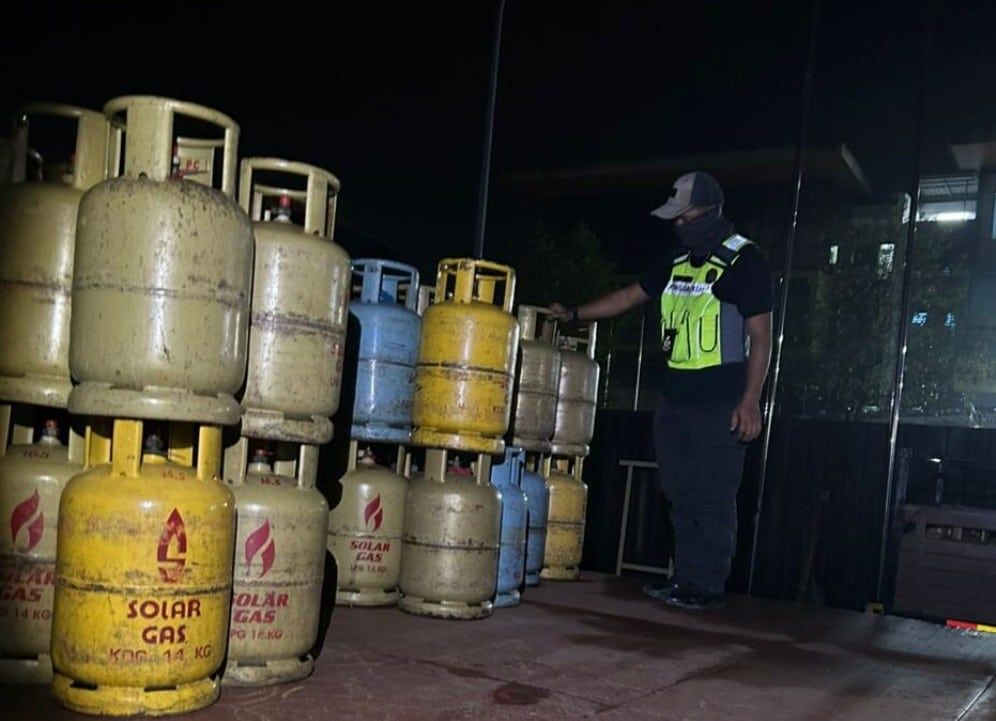 滥用补贴煤气灌入工业桶捕3男  内贸部扣1530桶液化石油气