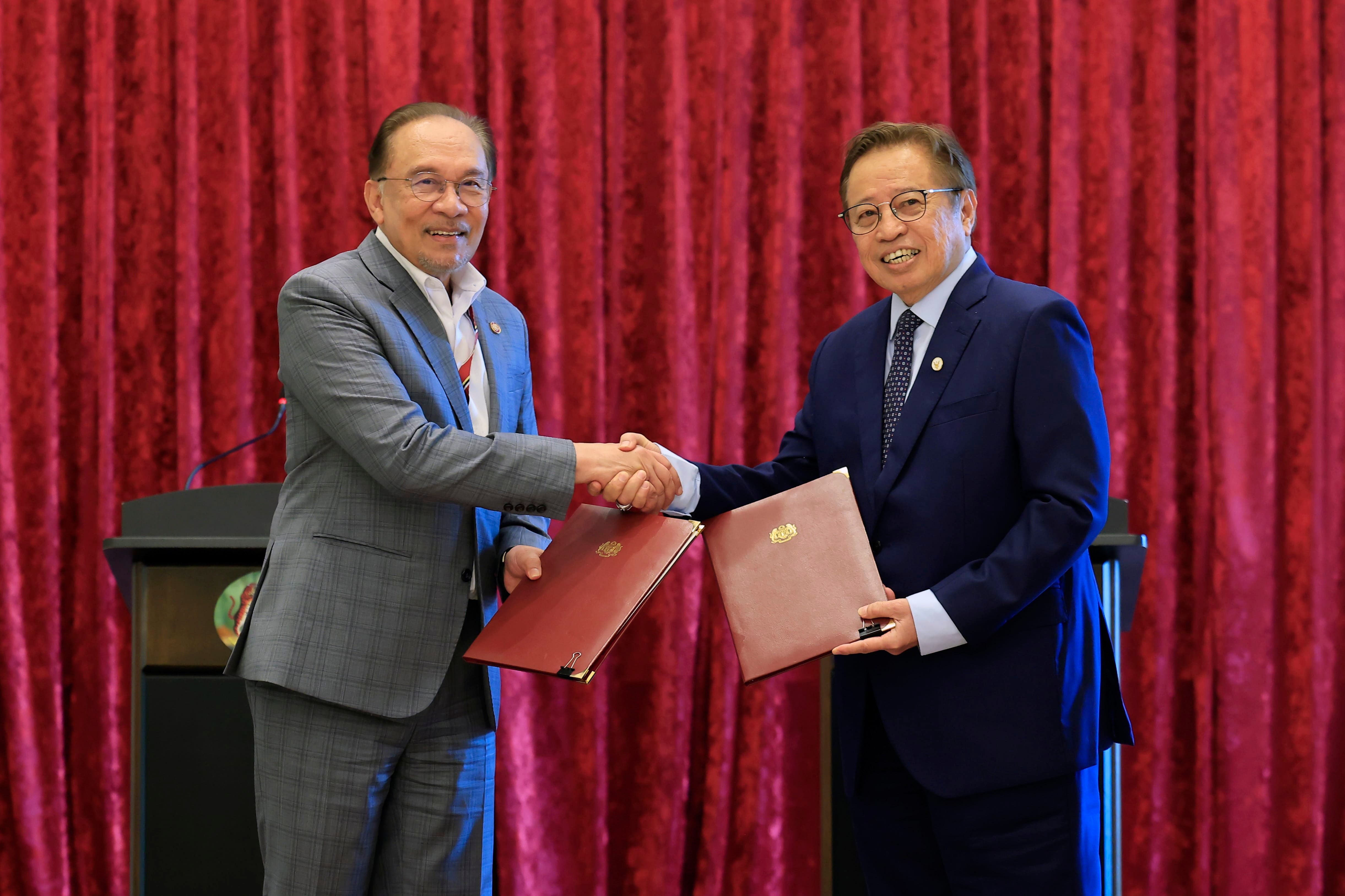 布城与砂拉越签联合宣言 国油砂石油课题达成共识