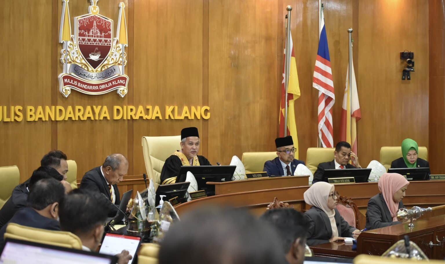 Patuh peraturan, MBDK larang warga asing kerja di gerai, kios mulai 1 Jun