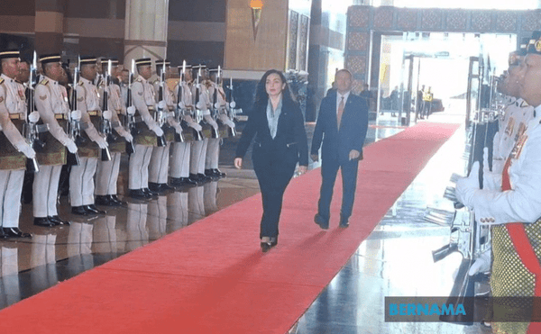 கொசொவோ அதிபர் தாயகம் திரும்பினார்