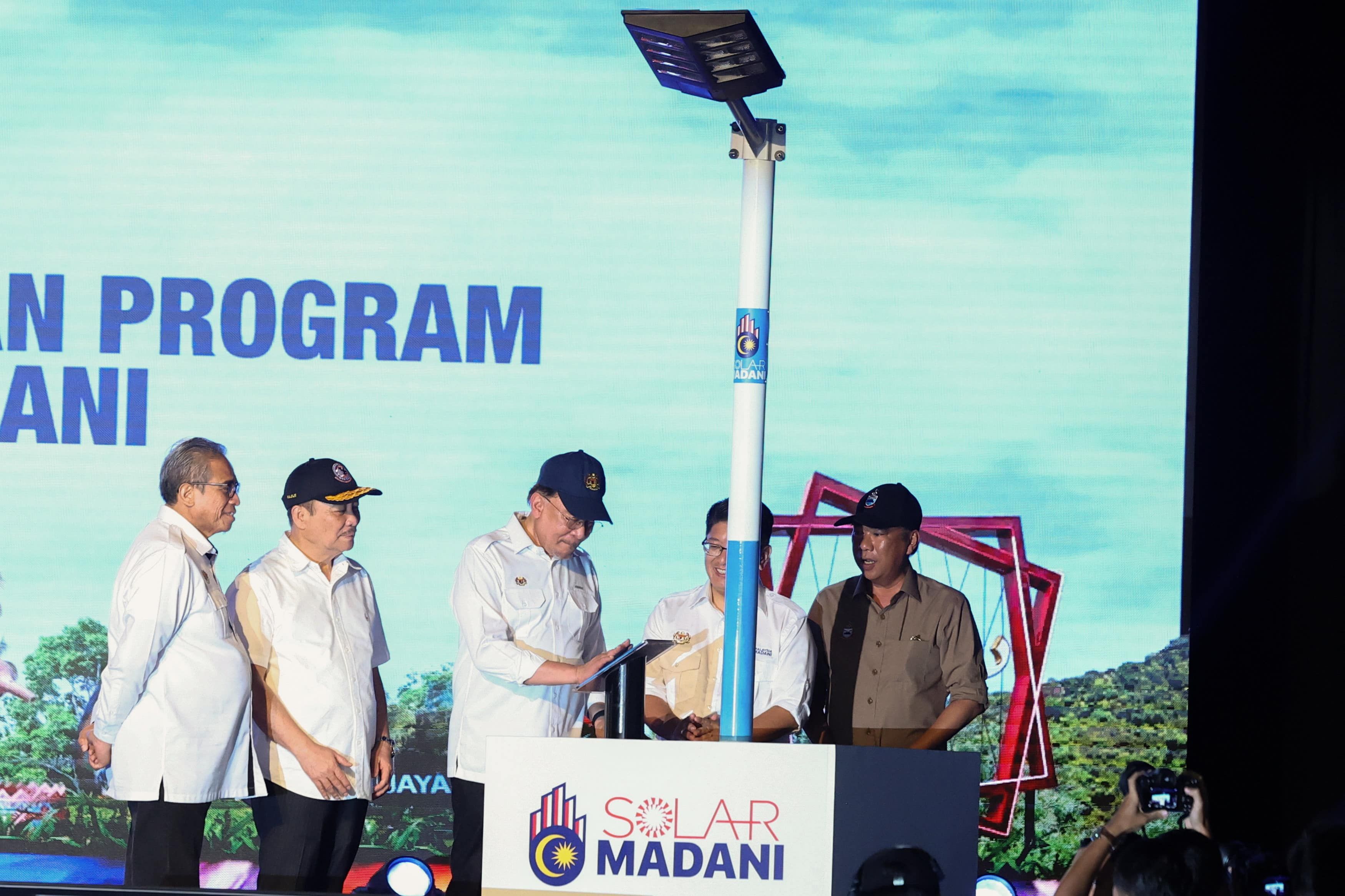 昌明政府沙巴推144发展计划  安华：致力解决民困