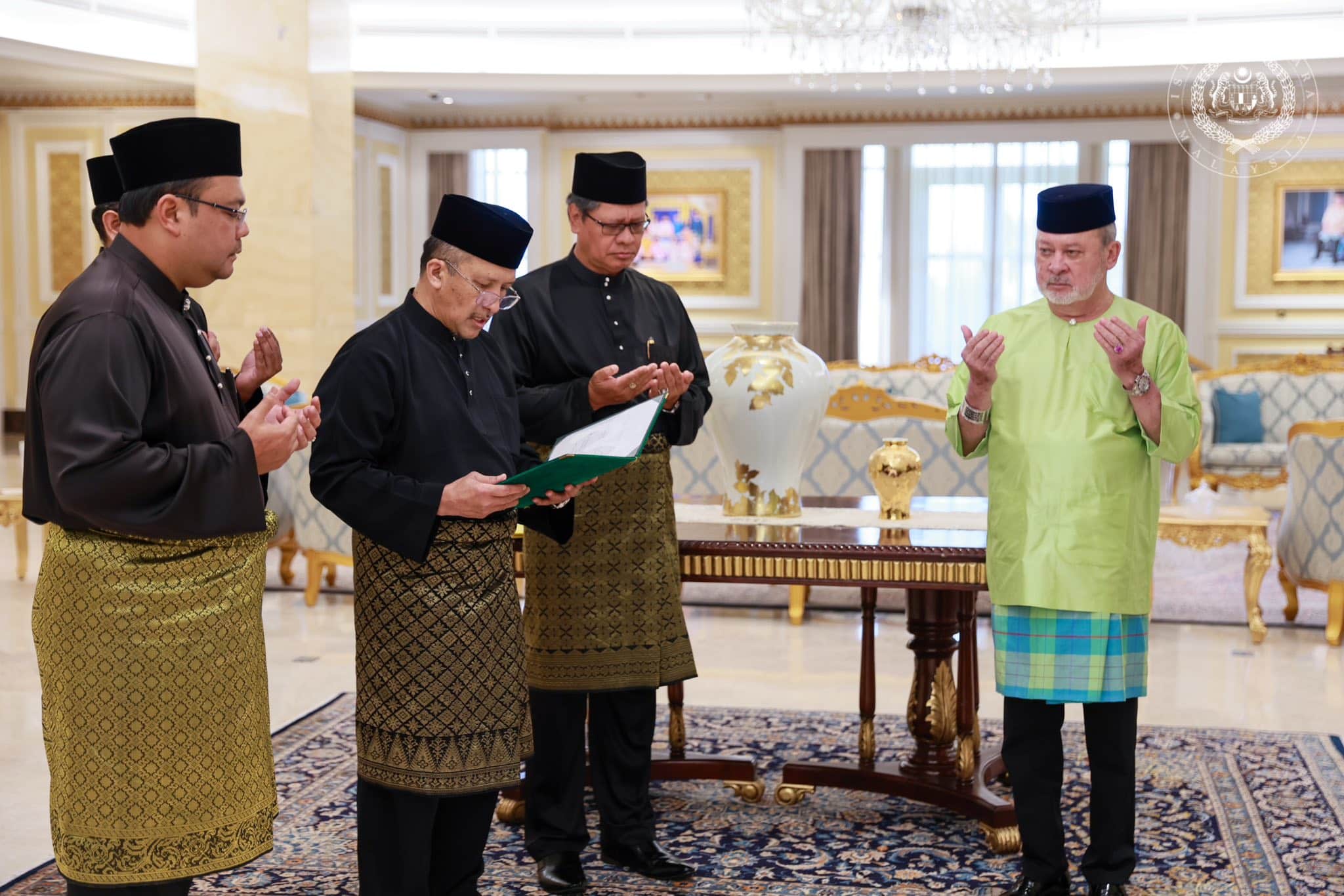 King donates 100 cows for Aidiladha sacrificial slaughter