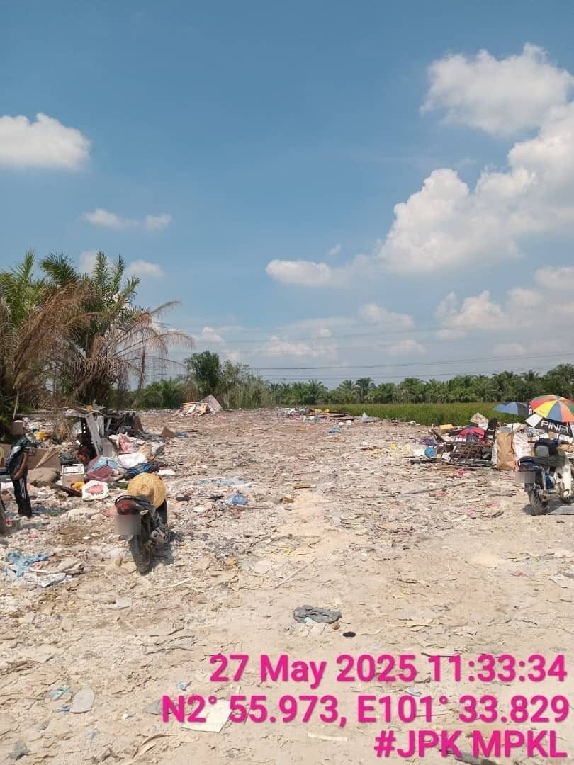 瓜冷2地段非法土埋垃圾被取缔