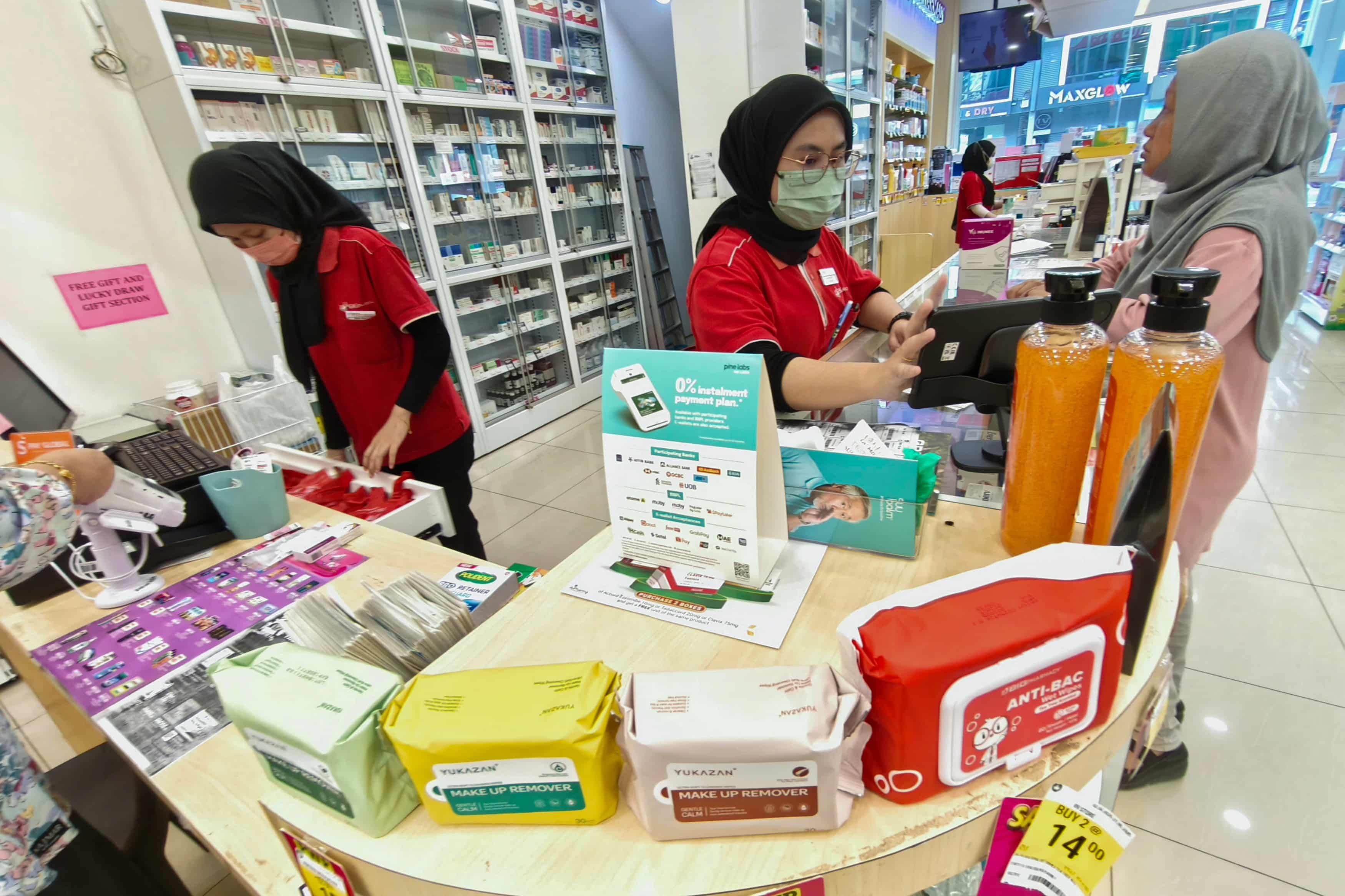 Arahan papar harga disambut baik, kerajaan digesa kawal harga ubat, kos rawatan