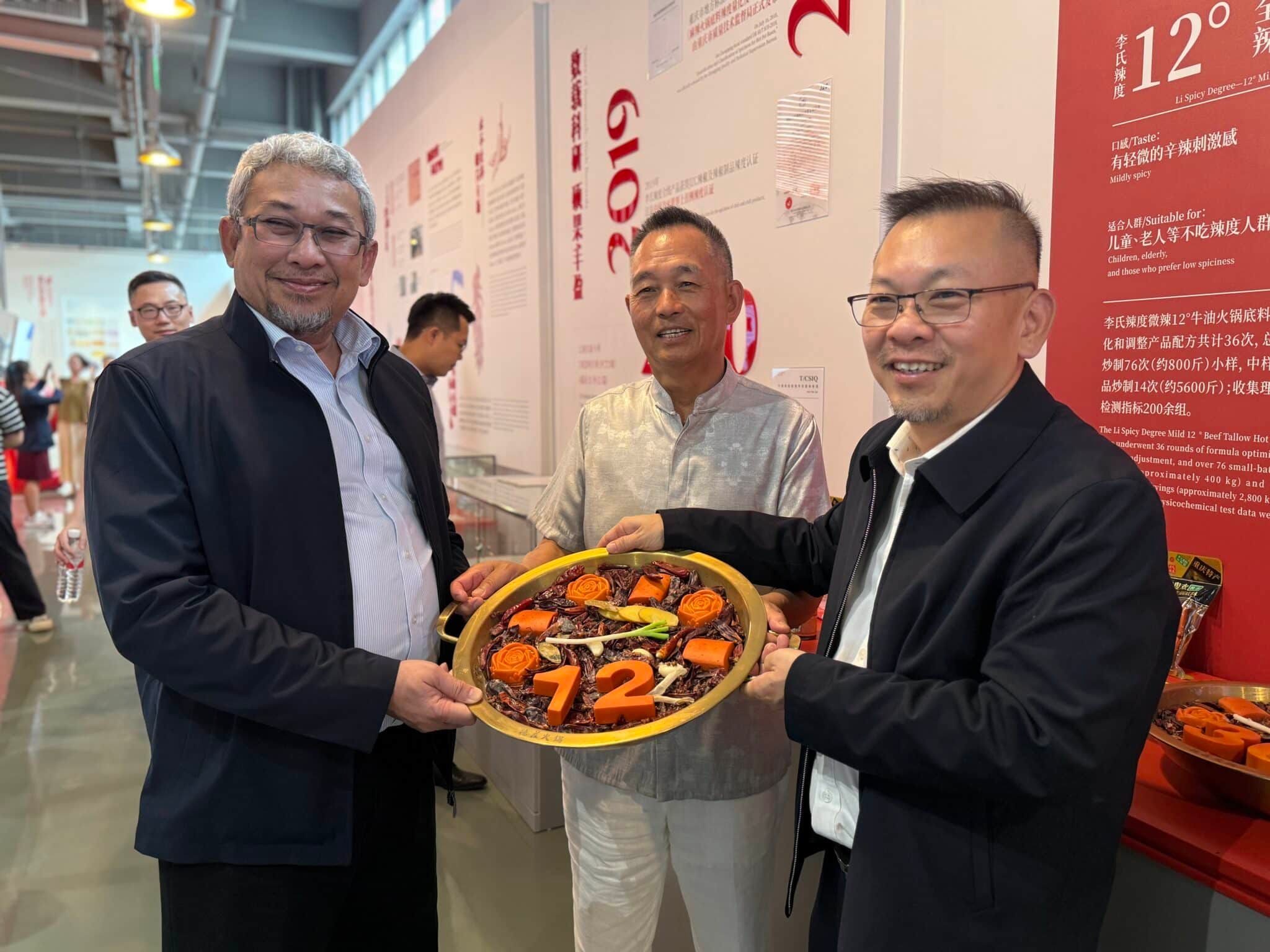 陈泓缣访华展开火锅外交 向中国推广大马棕油应用