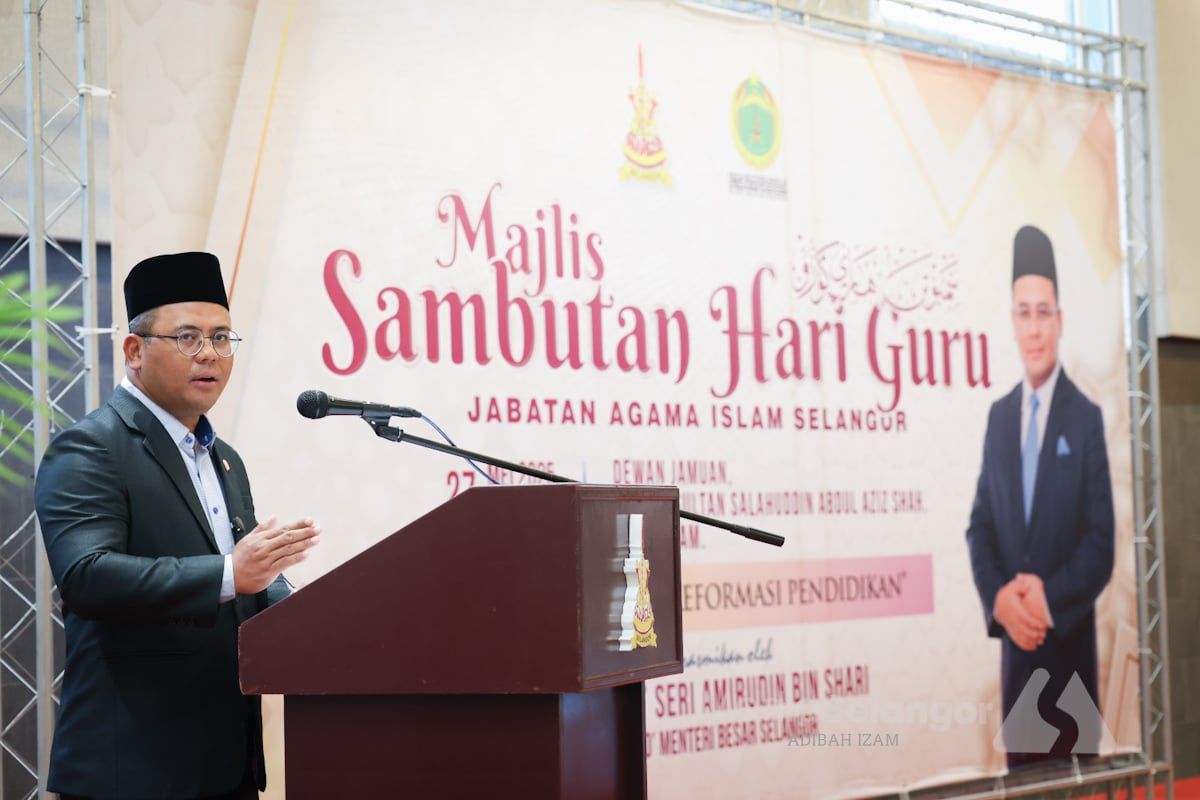 科技洪流中守护价值观   大臣：教师肩负塑造未来使命