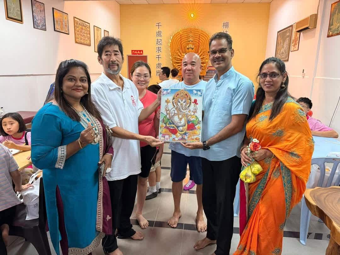 ஷா ஆலம் பௌத்த ஆலயத்தில் விசாக தினம்- ஆட்சிக்குழு உறுப்பினர் பாப்பாராய்டு பங்கேற்பு