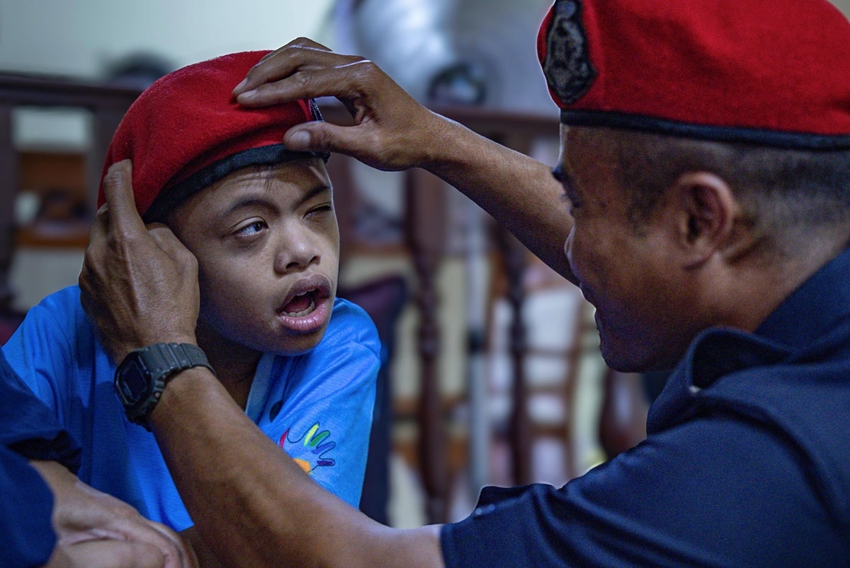 Rakan pegang anak OKU anggota FRU terkorban imbau detik di sisi jenazah