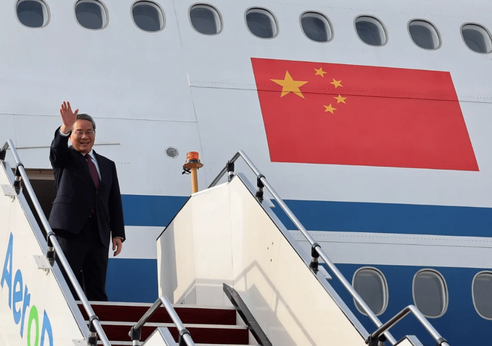 சீனப் பிரதமர் லீ கியாங் நேற்று தாயகம் திரும்பினார்