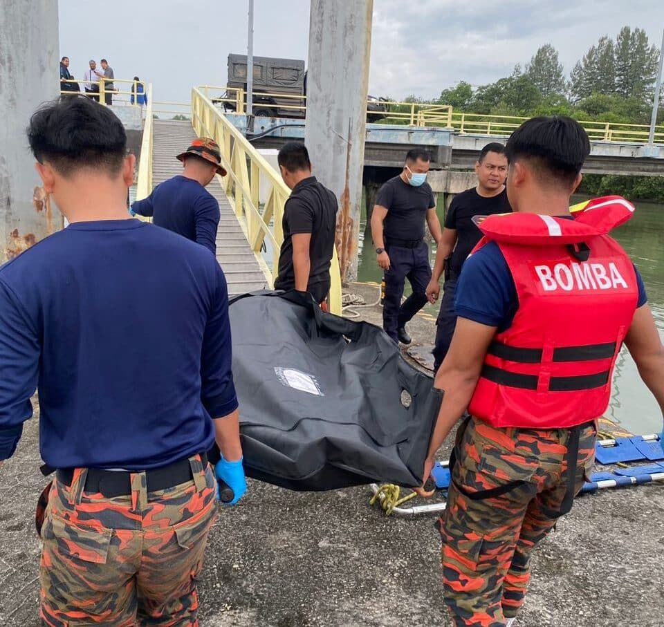 கட்டுப்பாட்டை இழந்த மோட்டார் சைக்கிள் கடலில் விழுந்தது - ஆடவர் மரணம், நண்பர் உயிர்த் தப்பினார்