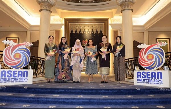 东盟领袖夫人齐聚首相官邸 旺阿兹莎呼吁促进文化外交