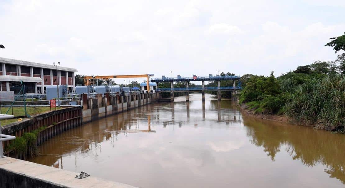 Tebatan banjir, akses jalan raya antara diketengah dalam RMK13
