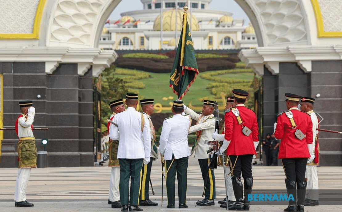 国家王宫卫队换岗   按照军事传统举行