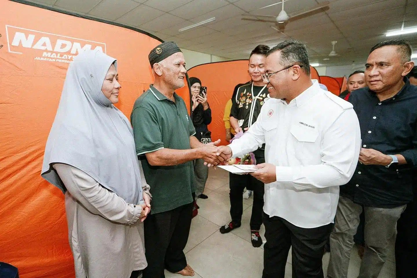 威拉达迈马来甘榜火灾  雪大臣移交租金补助减负担