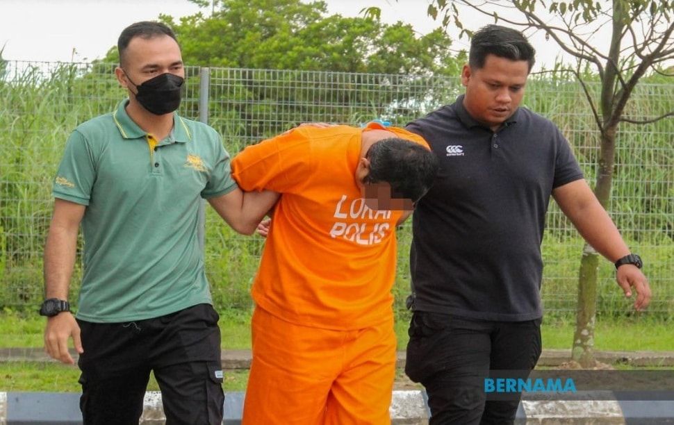 涉持菜刀砍伤11岁儿  男教师延扣7天助查