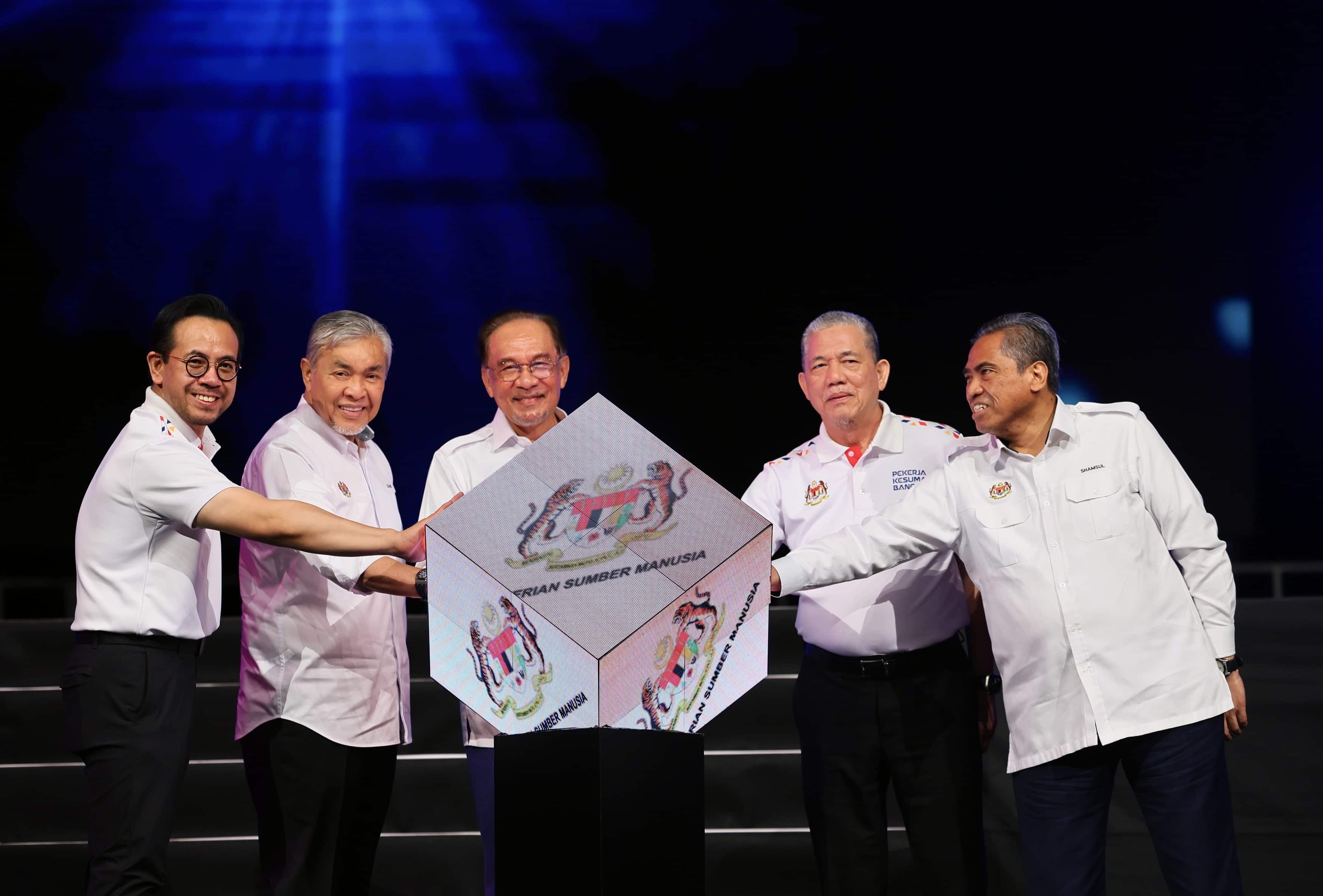 PM lancar kad Madani, sejuta pekerja bakal nikmati diskaun perkhidmatan