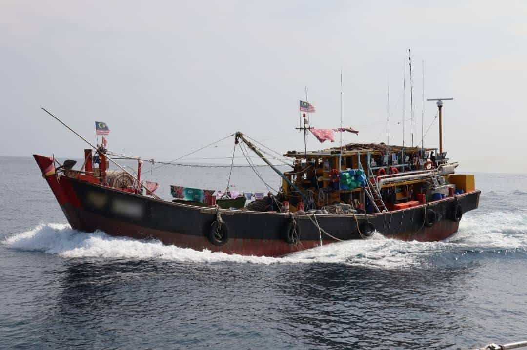 本地渔船刁曼岛违例作业  22外籍船员及船长被捕助查