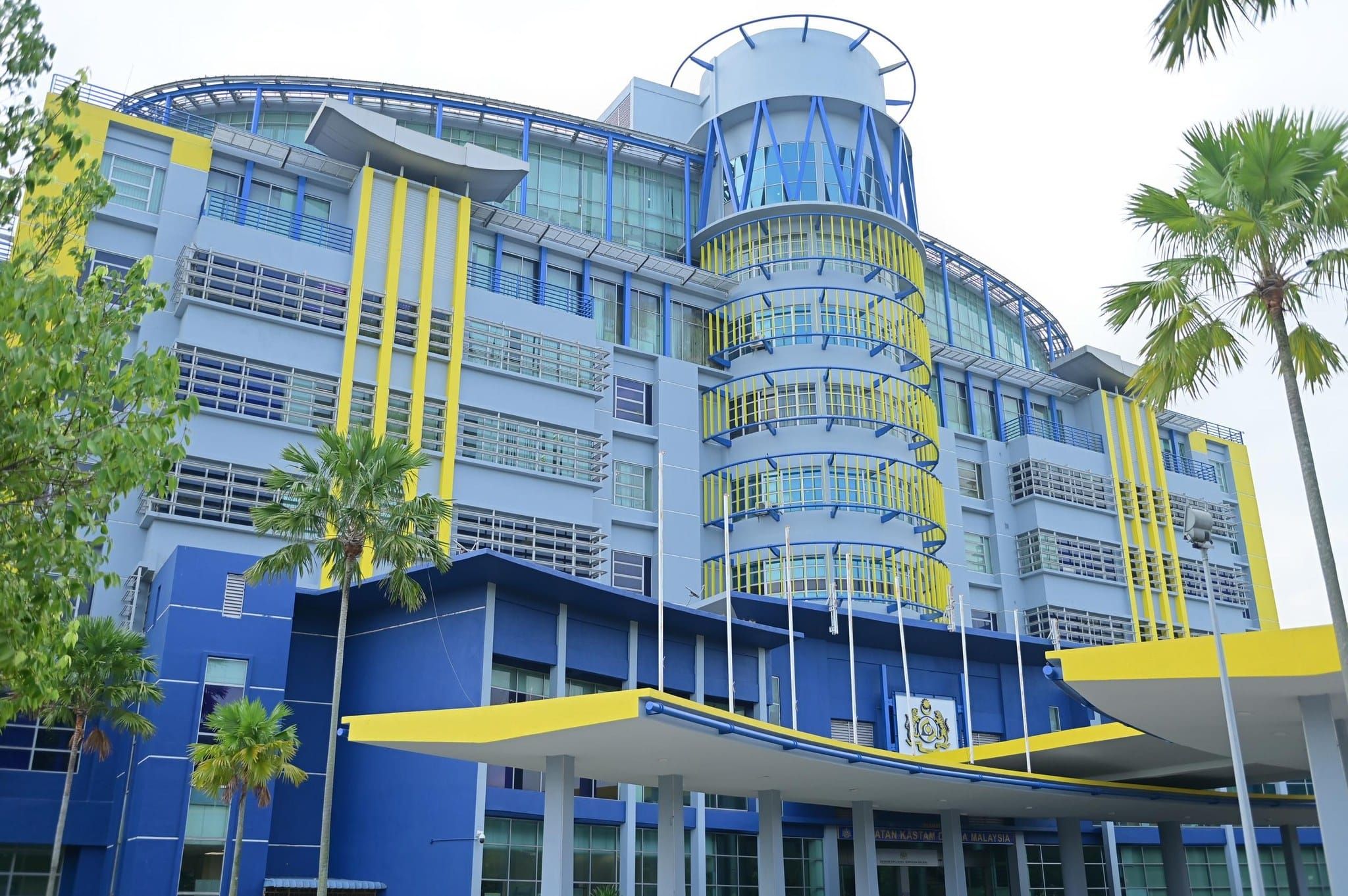 雪关税局截查14个货柜  充公逾272吨废金属物品