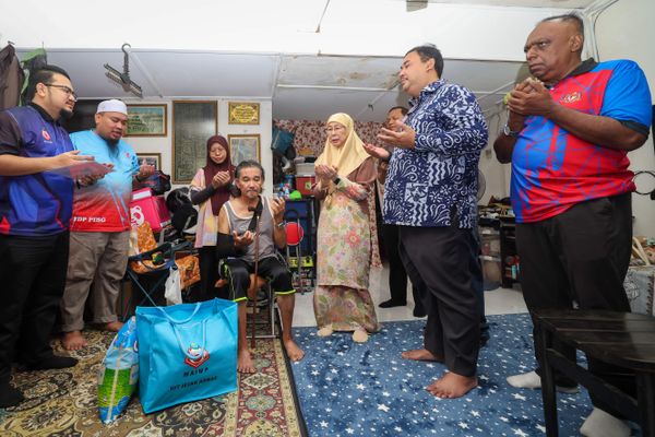 Wan Azizah santuni warga emas, hulur bantuan Ziarah Kasih Madani