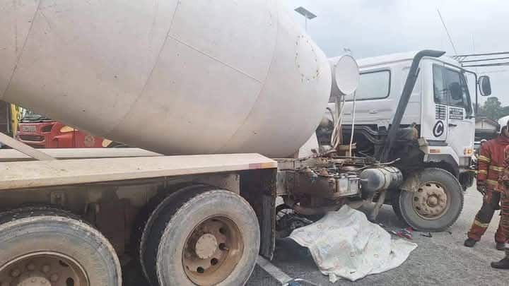 疑闪避不及撞水泥罗里 17岁骑士魂断公路