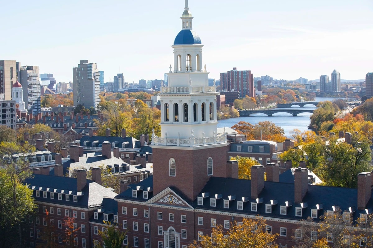 Didakwa 'sekutu' parti komunis, Trump batalkan hak Harvard terima pelajar luar