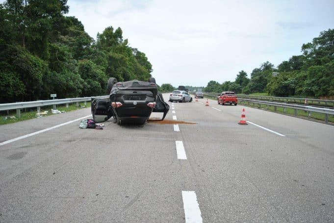 两车碰撞2中国人死1伤 本地一家5口受伤