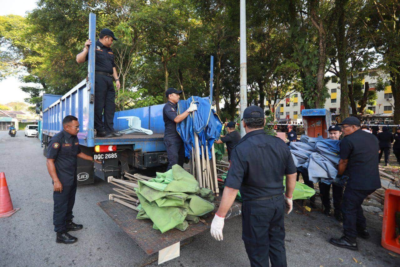 梳邦柏兰岭花园非法摊档扰民  莎阿南市厅拆21档清社区毒瘤