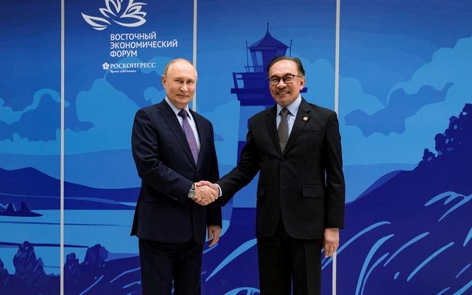 安华官访俄罗斯 加强两国关系