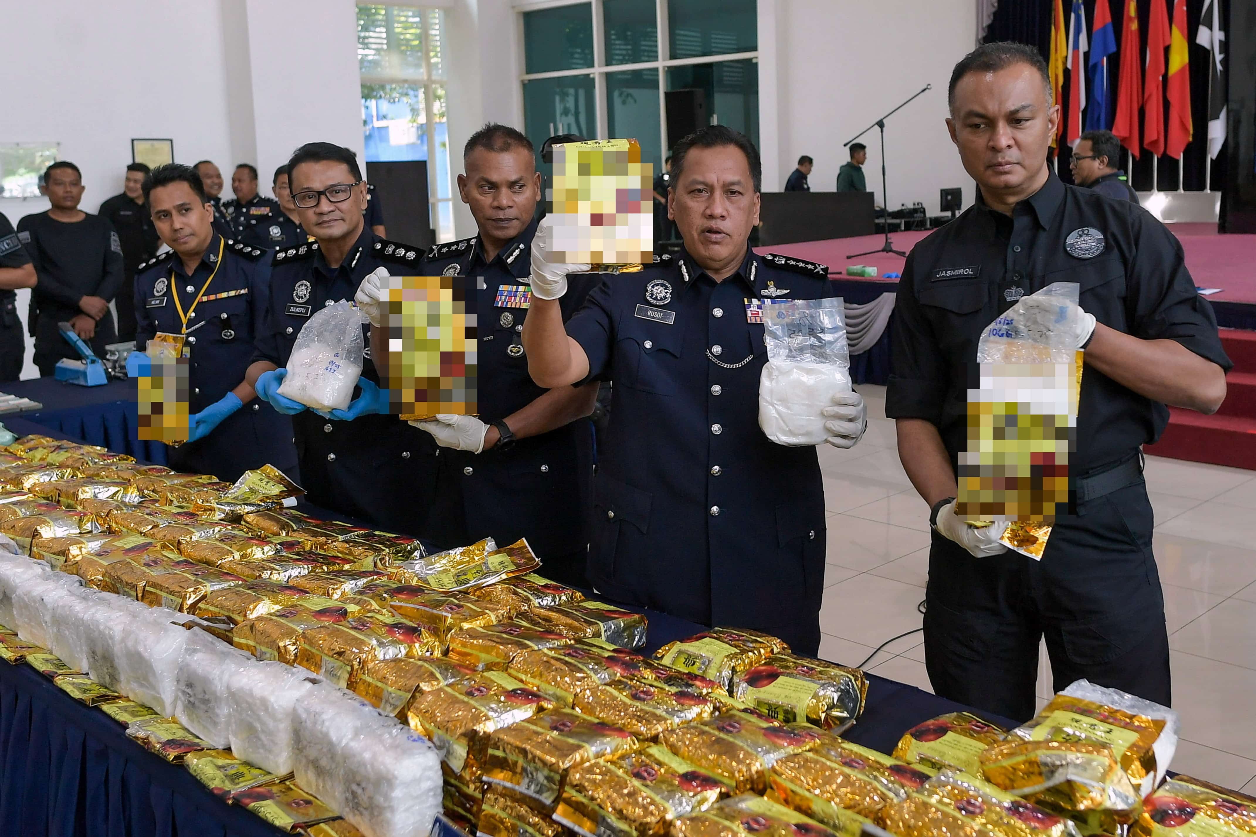 Polis tahan lima lelaki, rampas dadah lebih RM16 juta