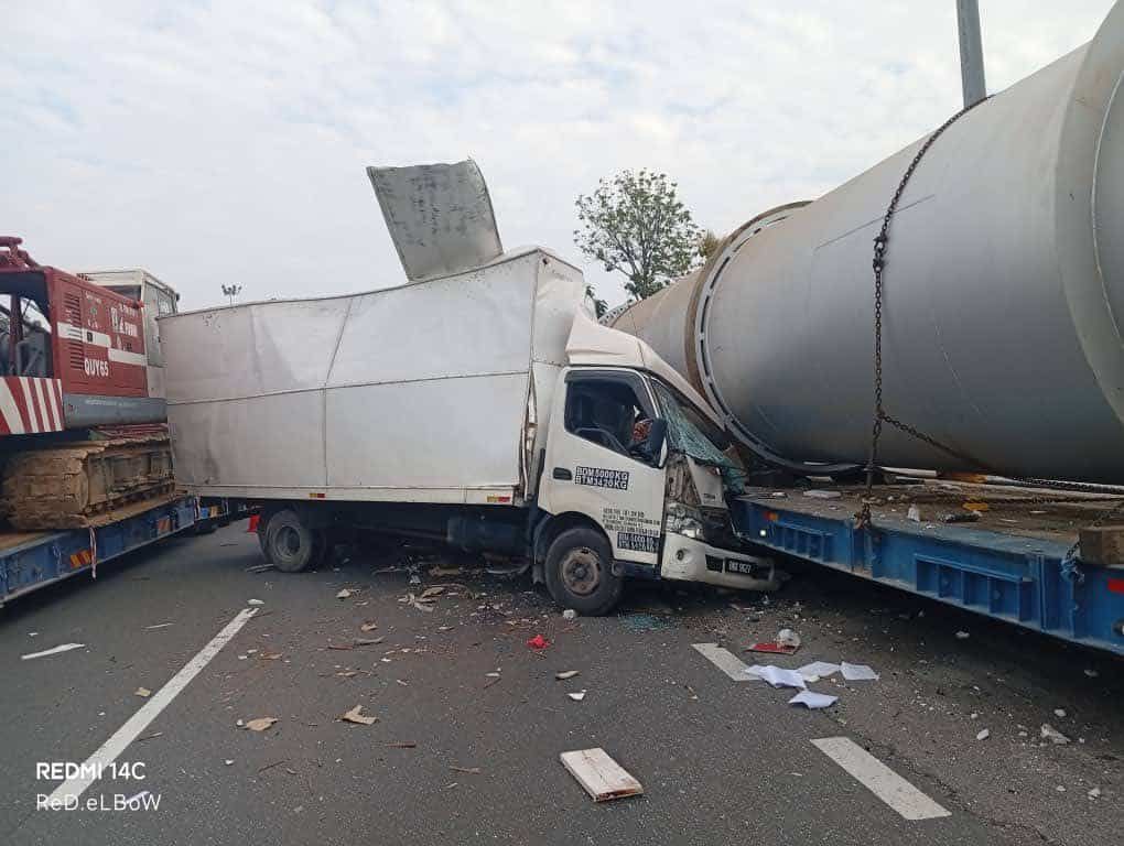 五吨罗里和拖格罗里相撞 跟车员重伤不治