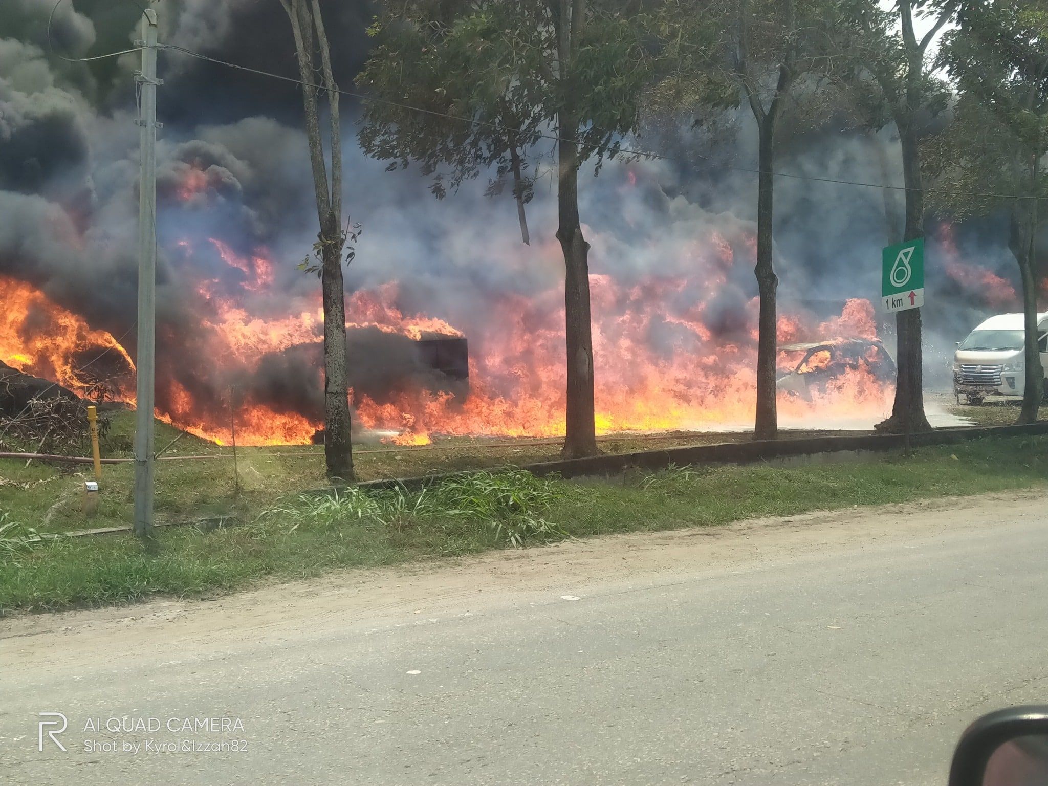 中路回收厂今午失火 20工人及时逃命