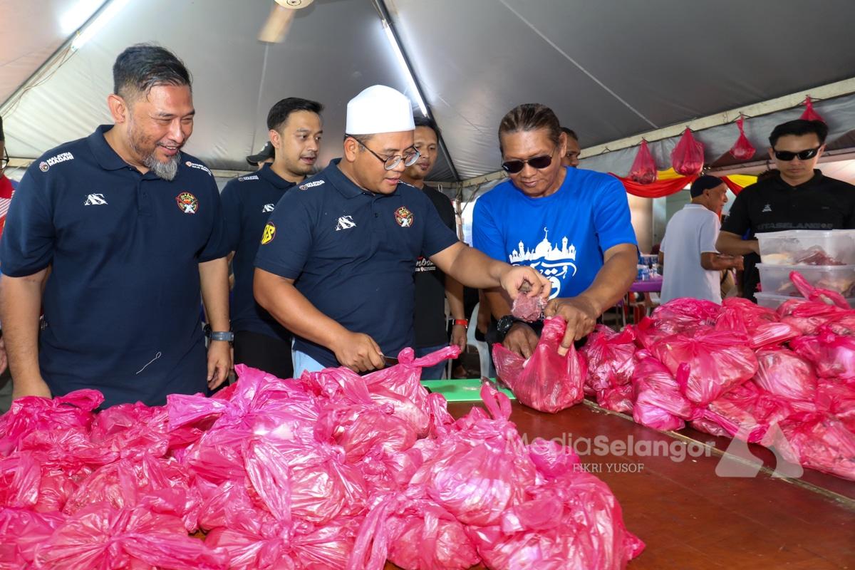 Aidiladha: MB sumbang lima lembu, sertai sembelih dan lapah bersama komuniti strata