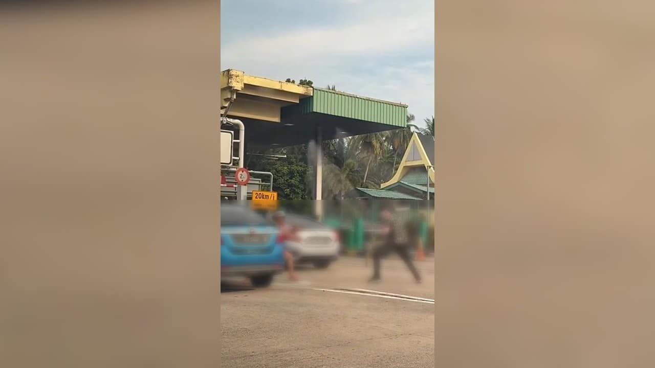 大道收费站上演街头对决 警方正追查一名涉案本地男