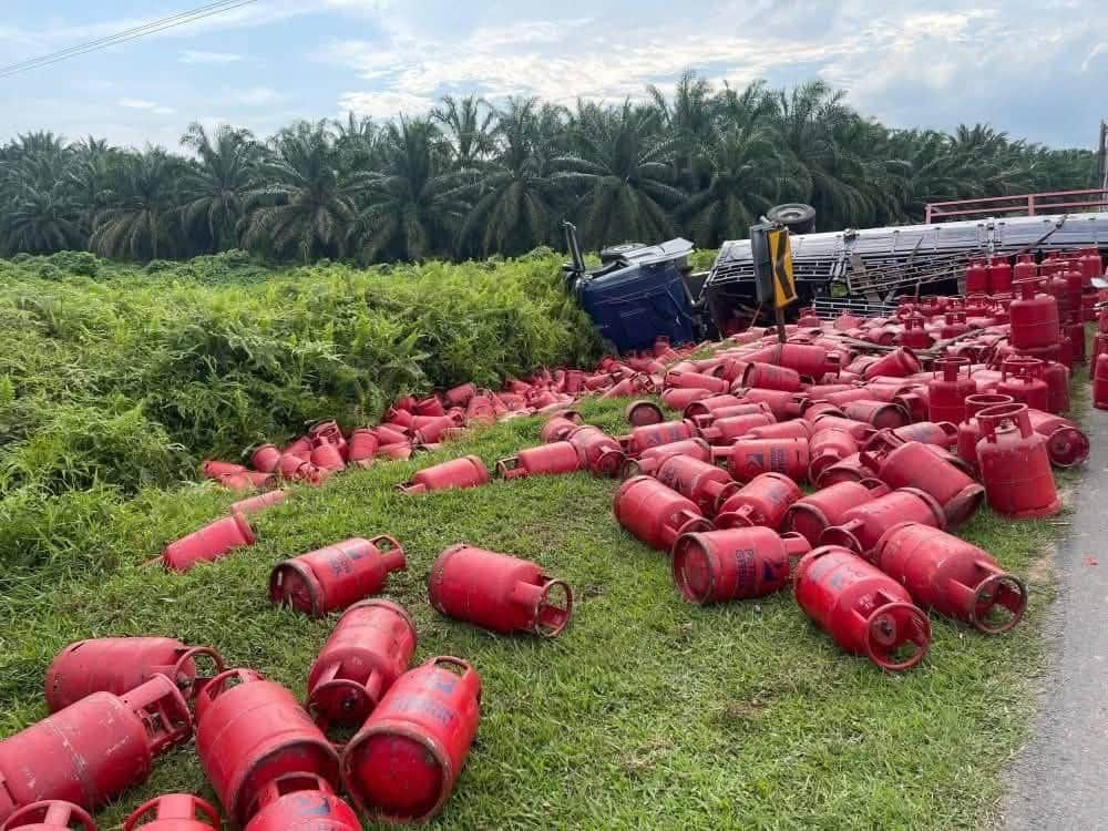 轿车疑超车不遂撞罗里酿1死1伤
