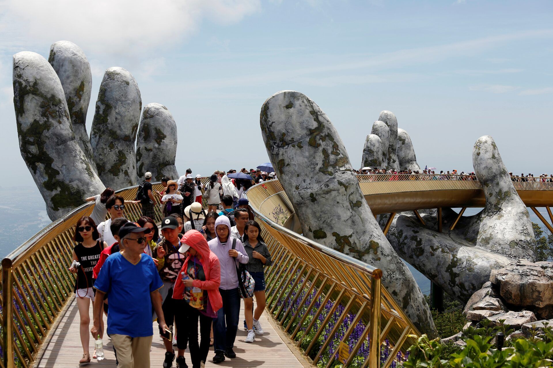 Vietnam welcomes over nine mln foreign tourists in first five months