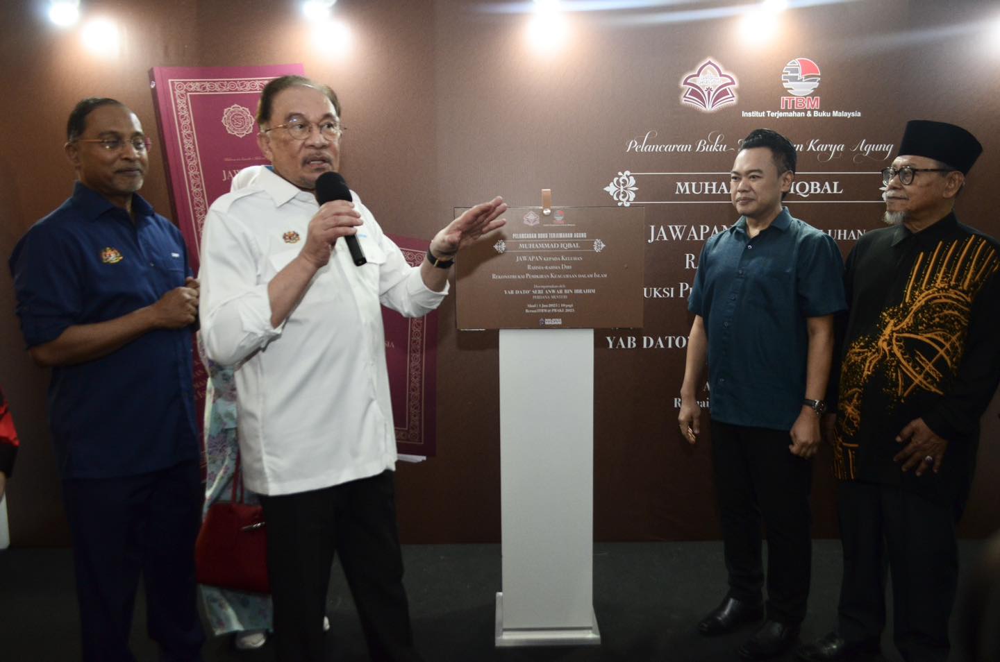 400,000 book vouchers to go to teachers this year — PM