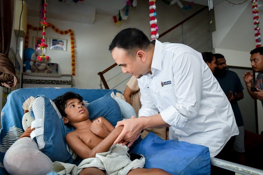 தலையில் பலத்த காயம் ஏற்பட்டுள்ள சிறுவனுக்கு பிரதமர் உதவி கரம் நீட்டியுள்ளார்