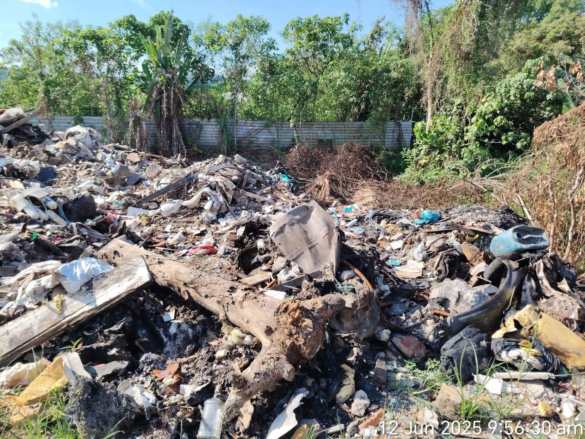 乌雪市会定期监督双文丹 遏制非法焚烧垃圾活动