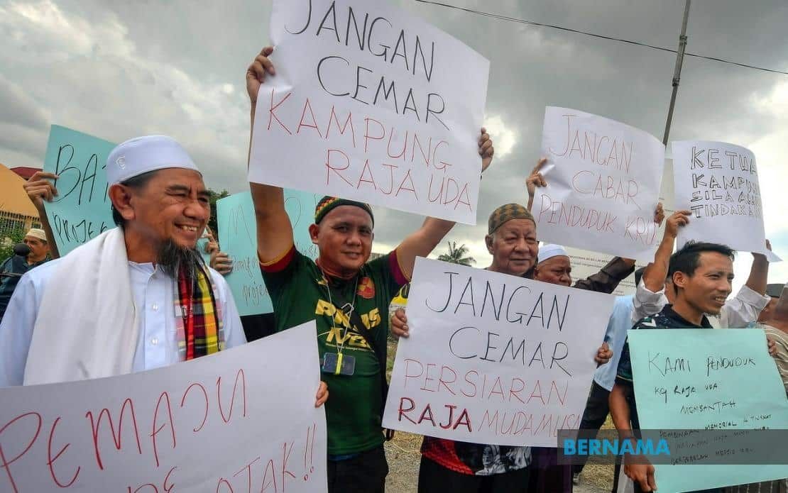 Klang residents protest columbarium project near mosque