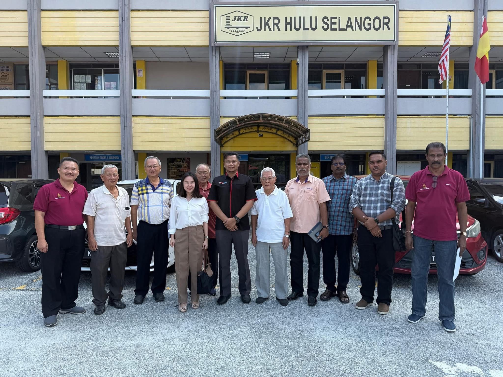 率领团队与乌雪工程局开会  彭小桃反映区内多项基设问题