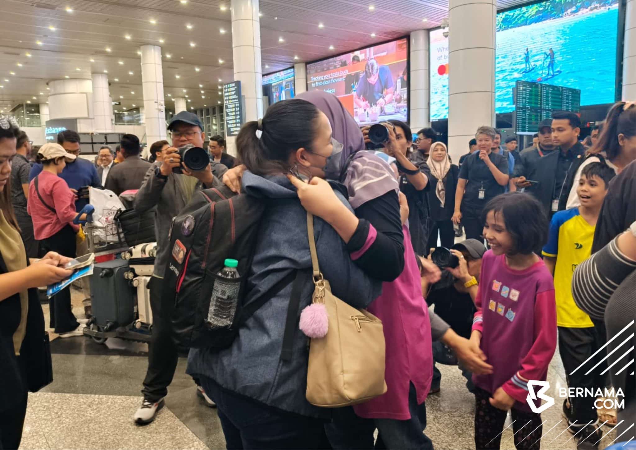 Konflik Iran-Israel: 24 individu termasuk 17 rakyat Malaysia selamat tiba di KLIA