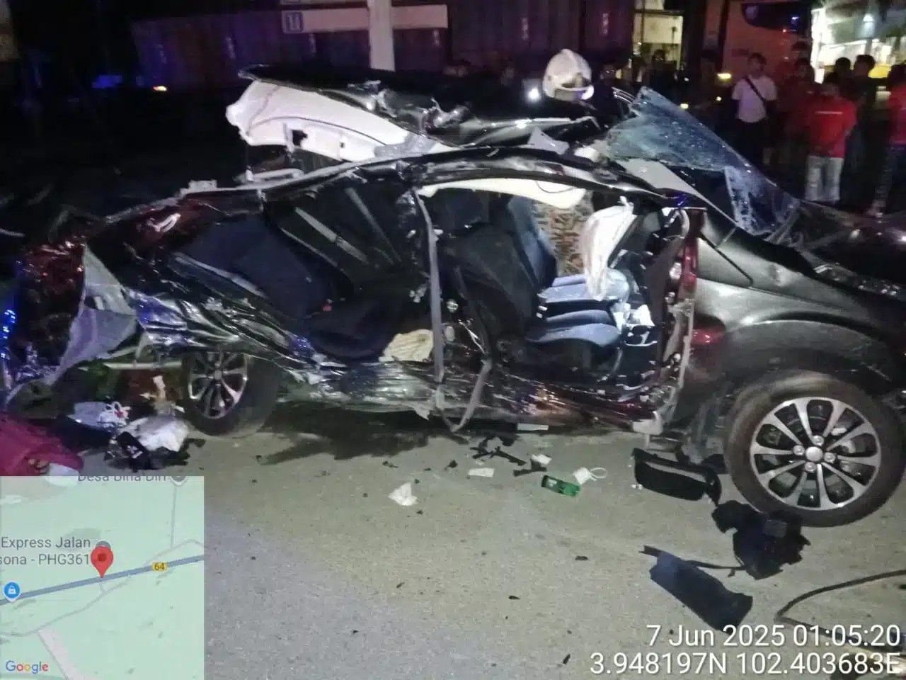 இரு வாகனங்கள் சம்பந்தப்பட்ட சாலை விபத்தில் ஒரே குடும்பத்தைச் சேர்ந்த ஐவர் பலி