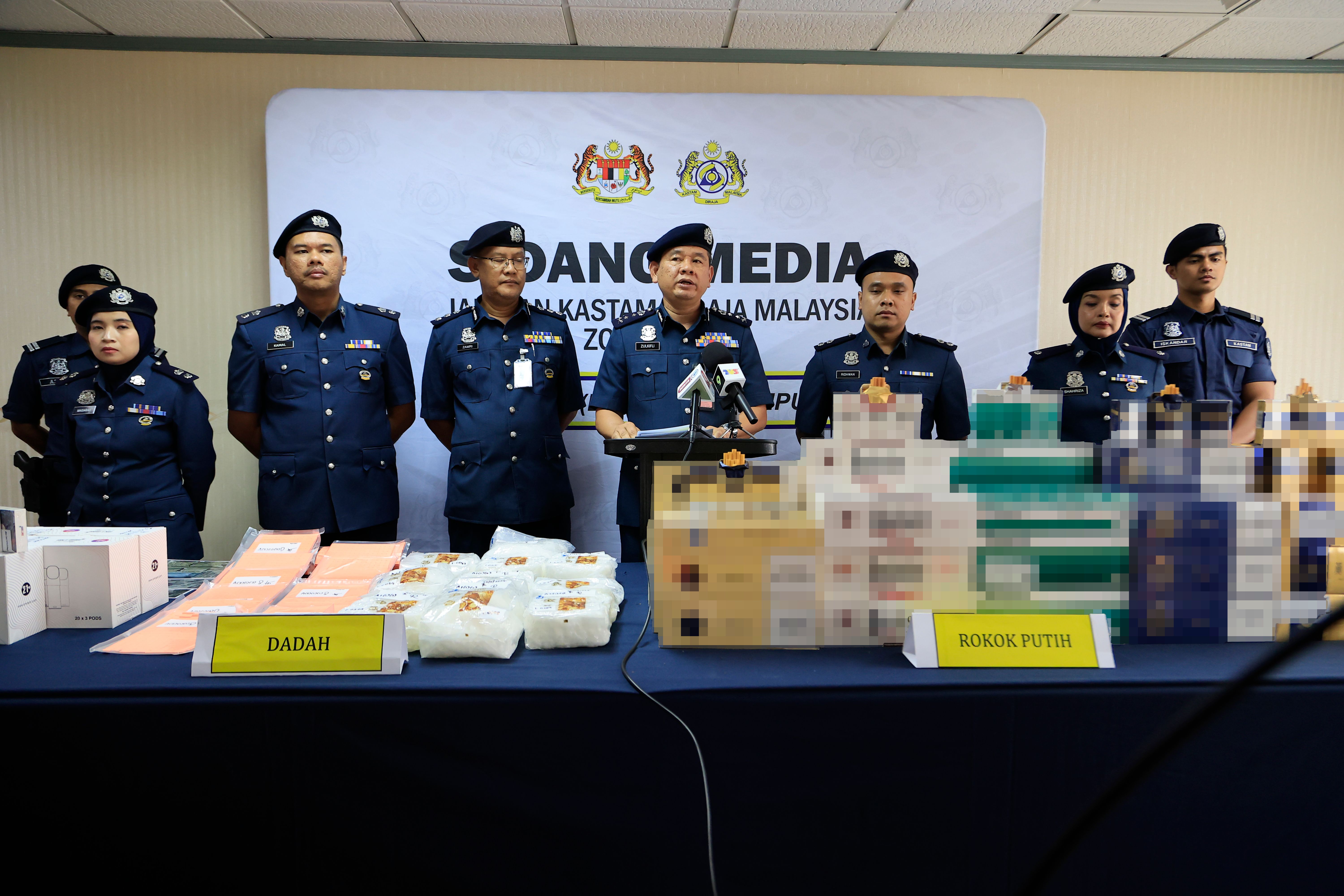 废弃建筑暗藏走私烟草  关税局捣破起获市值156万私烟