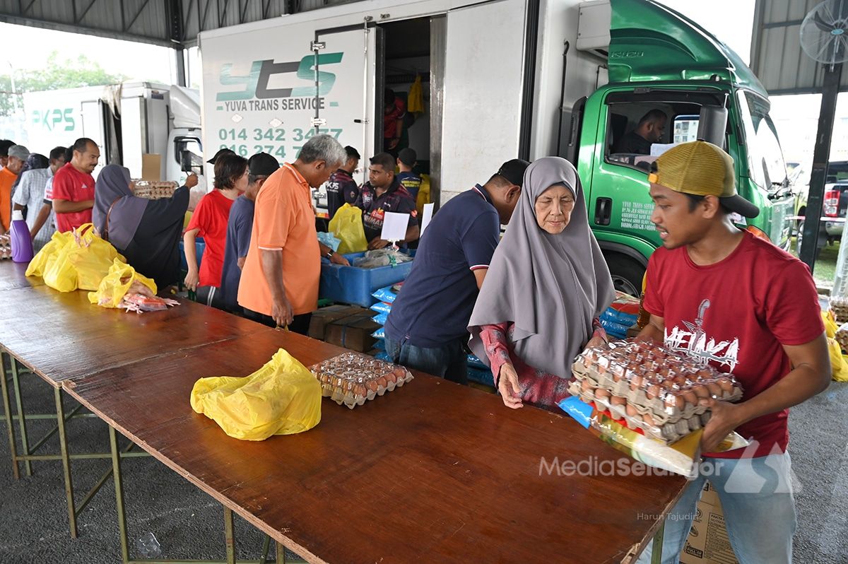 双溪杜亚大型促销市集反应热烈 千只肉鸡数小时内售完